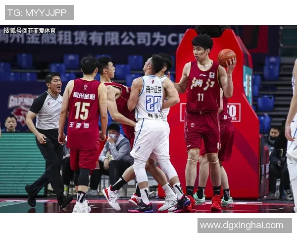 沙尔克04遭遇严重打击,多名球员因违规被禁赛,球队损失惨重